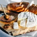 Crafting the Perfect Single-Cheese Board: A Guide to Elegant Entertaining