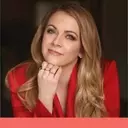 Melissa Joan Hart on Family Roots, Holiday Cheer, and Teenage Parenting