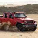 Jeep Gladiator to Reintroduce Manual Transmission, Challenging Toyota Tacoma's Dominance
