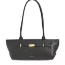 Anne Hathaway's Chic Shoulder Bag and Other Must-Have Spring Styles