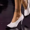 The Global Ascent of Glove Shoes: Comfort Meets Contemporary Chic