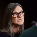 Cathie Wood Boosts Coinbase Investment Amidst Tech Stock Volatility