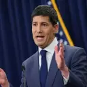 Top Economist Warns Against Fed Rate Hikes for 2026