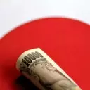Yen Faces Significant Weekly Decline Amidst Dollar Surge