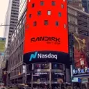 SanDisk's $42 Billion Backlog: AI Memory Boom and Valuation Challenges