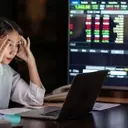 Emotional Investing: Navigating Market Swings