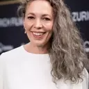 The Allure of Silver Strands: Olivia Colman's Latest Style Statement