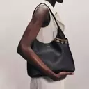 Effortless Day-to-Night Style: Mastering the Art of Seamless Transitions with the Right Accessories