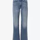 The Ultimate Guide to Comfortable Travel Jeans: Expert Picks and Styling Tips
