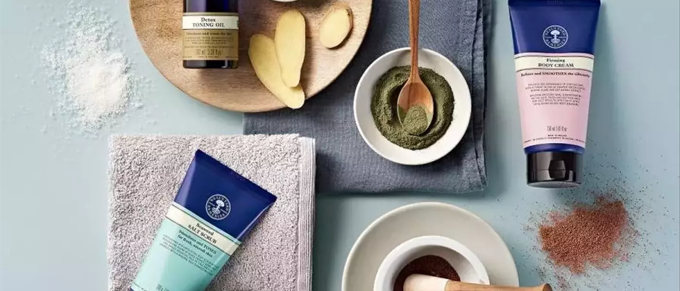 6 Travel Essentials for Glowing Skin and Comfort