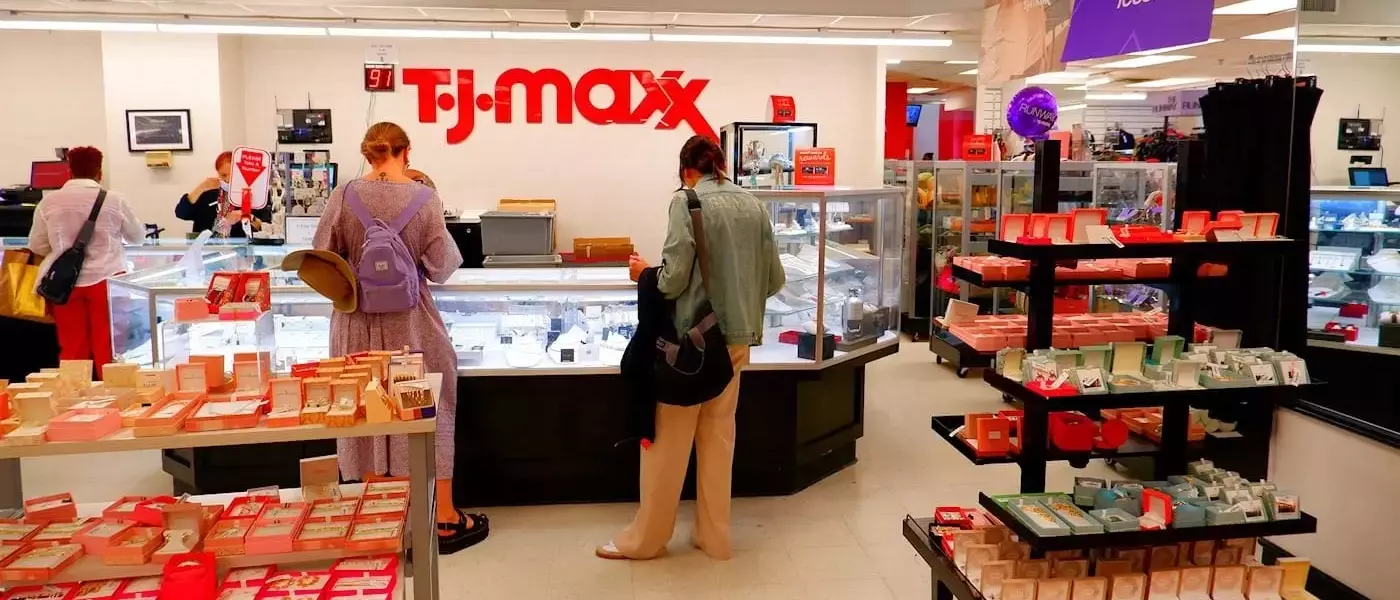 Clearance Section Shopping Guide: How to Score High-End Brands for the Lowest Prices