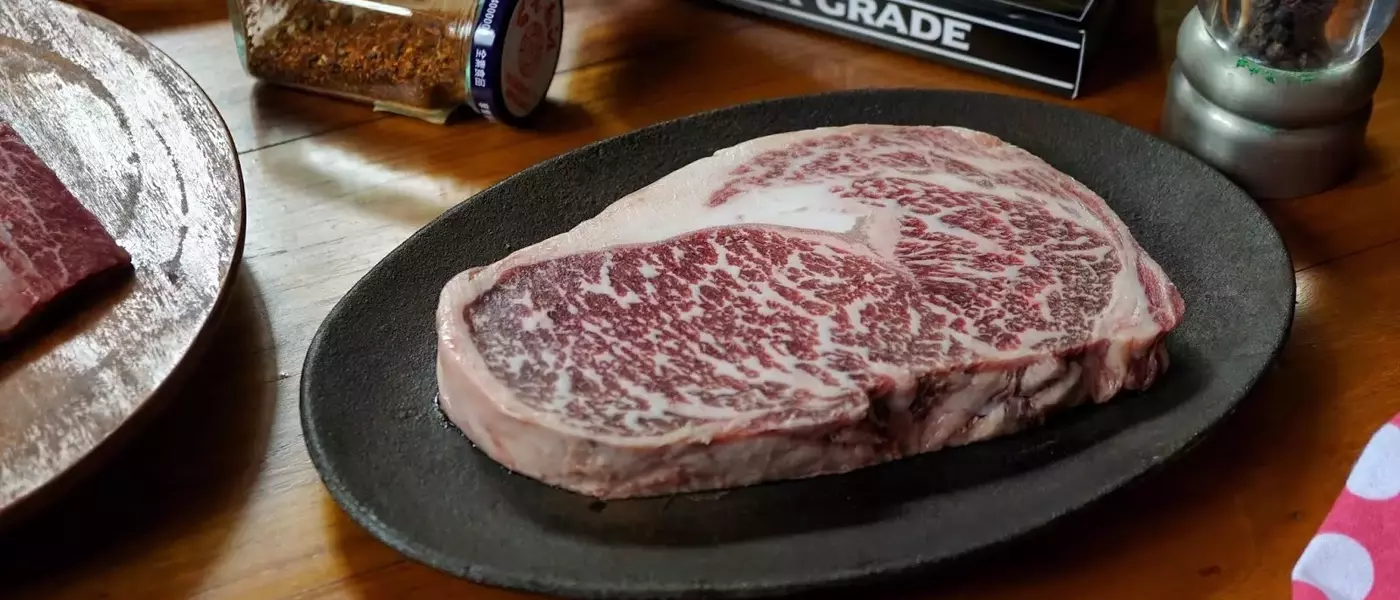 How to Create the Perfect Steak Night at Home 