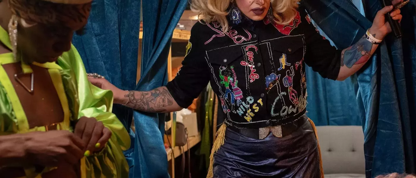 A Farewell to the Stage: The Last Performance of a Beloved Drag Queen