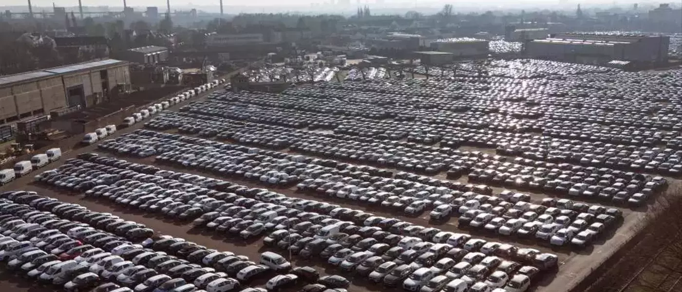 Automakers Navigate Tariff Headwinds: Impact on Industry and Consumers