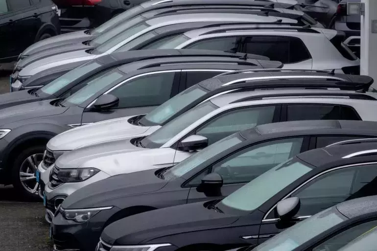 US Auto Industry Faces Headwinds Amid Tariff Uncertainty and Shifting Consumer Demand
