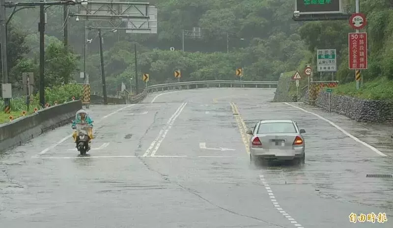 Typhoon Doksuri's Path Shifts, Potentially Spreading Rain Across Taiwan