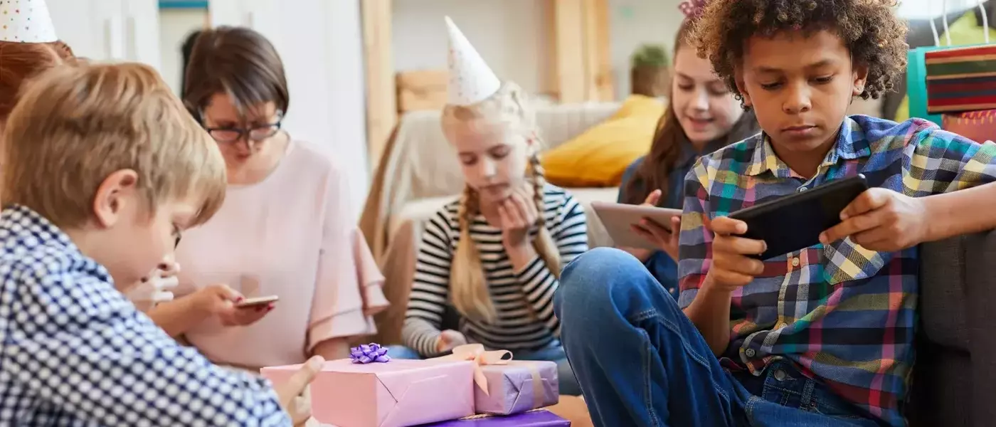 Reimagining Teen Gatherings: The Allure of Phone-Free Nostalgia Parties