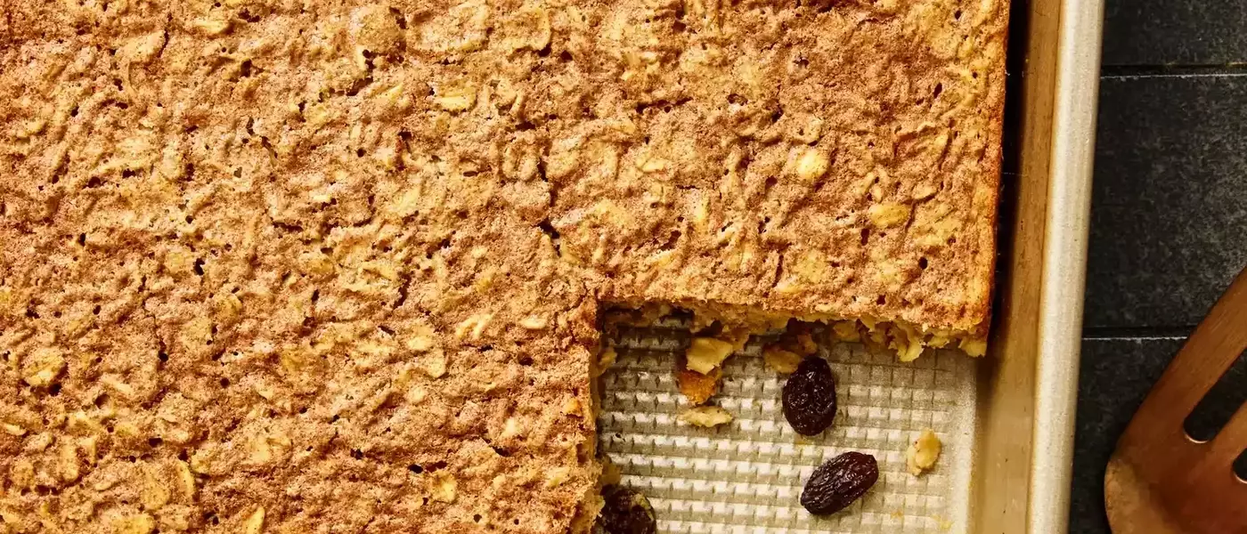 Warm Cinnamon-Raisin Baked Oats: A Cozy Morning Delight