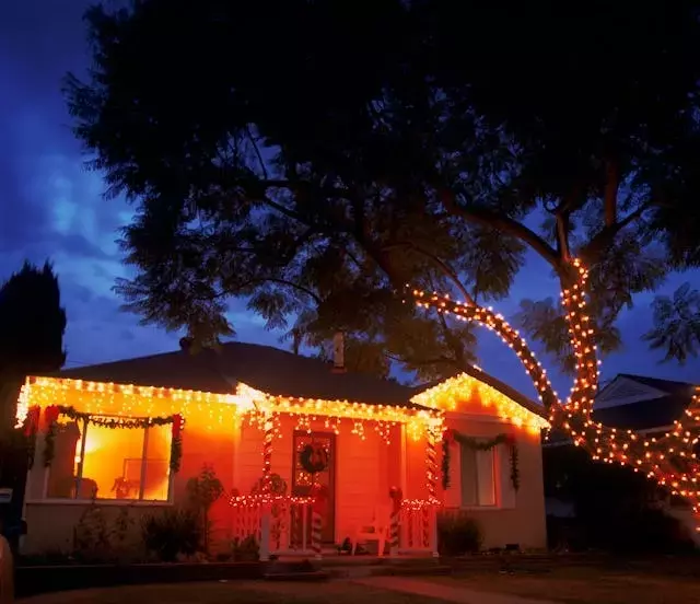 Military Families Ordered to Remove Early Holiday Decorations