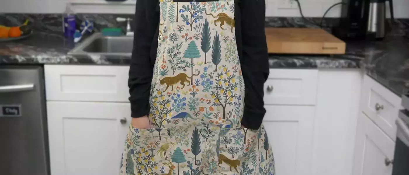 The Hedley & Bennett Smock Apron: A Kitchen Essential for Every Cook
