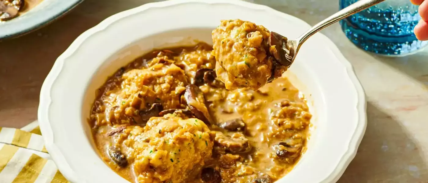 Hearty Mushroom & Dumpling Stew: A Cozy Vegetarian Delight