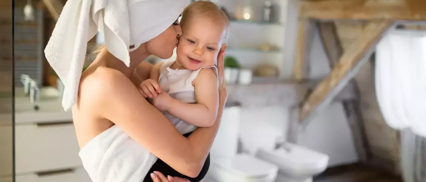 Postpartum Skin Care: Reclaiming Your Radiance After Childbirth