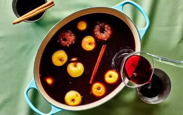 Crafting the Ultimate Cozy Mulled Wine Evening: Essentials for a Memorable Gathering