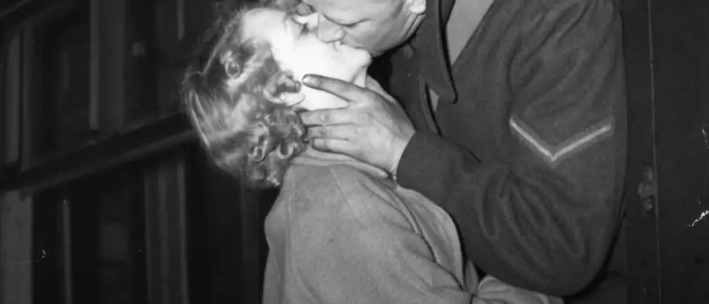 The Fascinating Journey of Mistletoe: From Ancient Origins to Modern Holiday Tradition