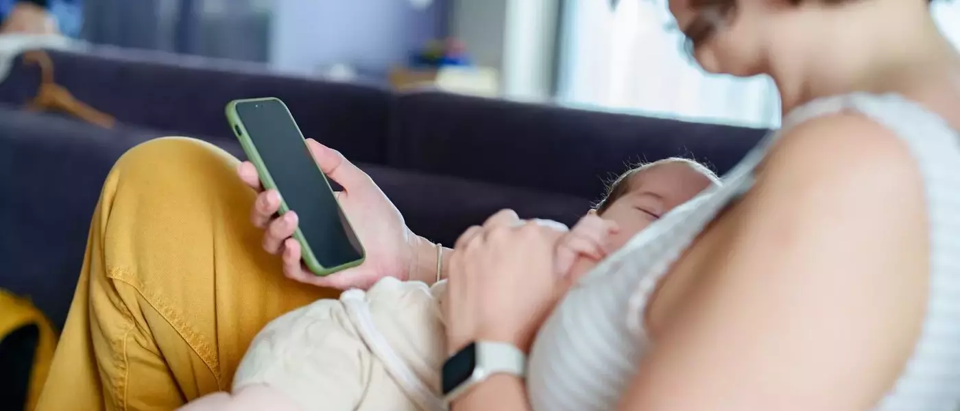 The Impact of Smartphone Use During Infant Feeding