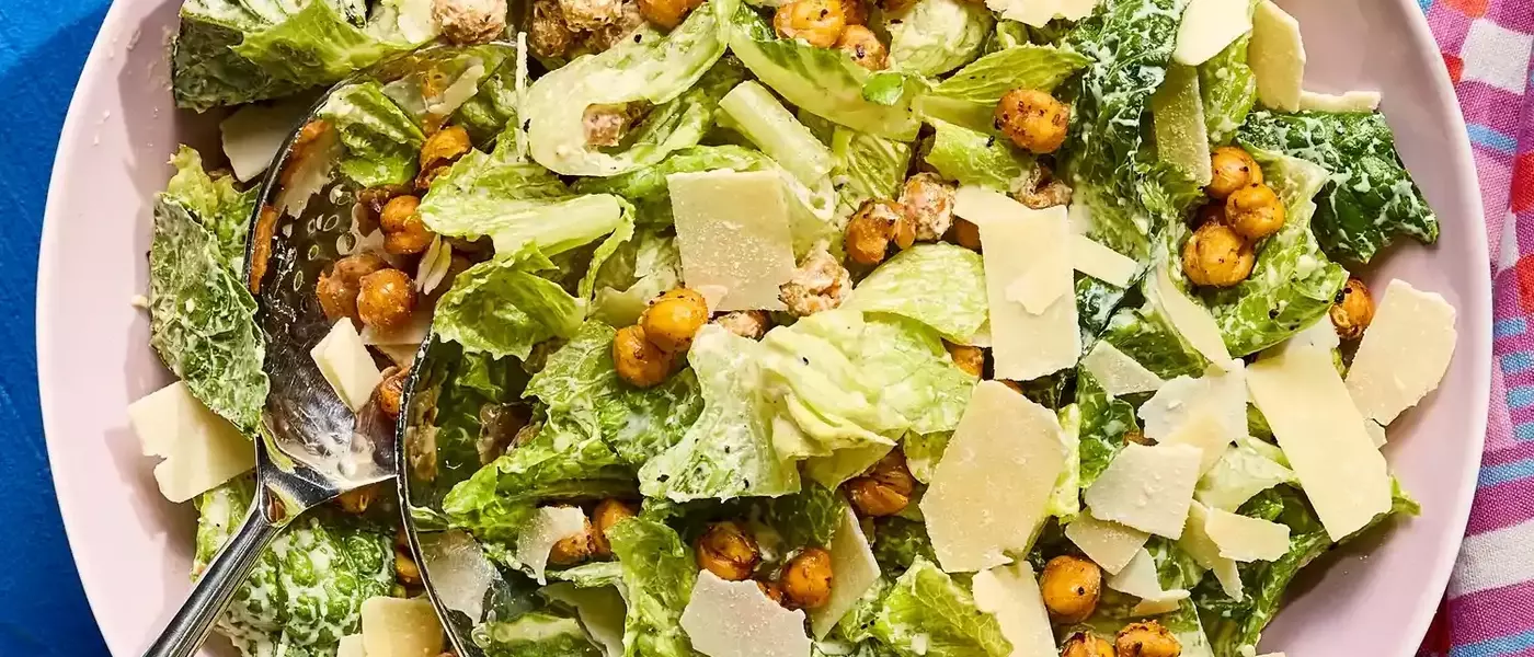 Crispy Chickpea Caesar Salad: A Healthy and Flavorful Meal
