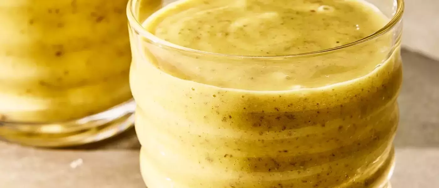 Tropical Power-Up: The Pineapple, Mango & Peach Chia Smoothie for a Vibrant Start