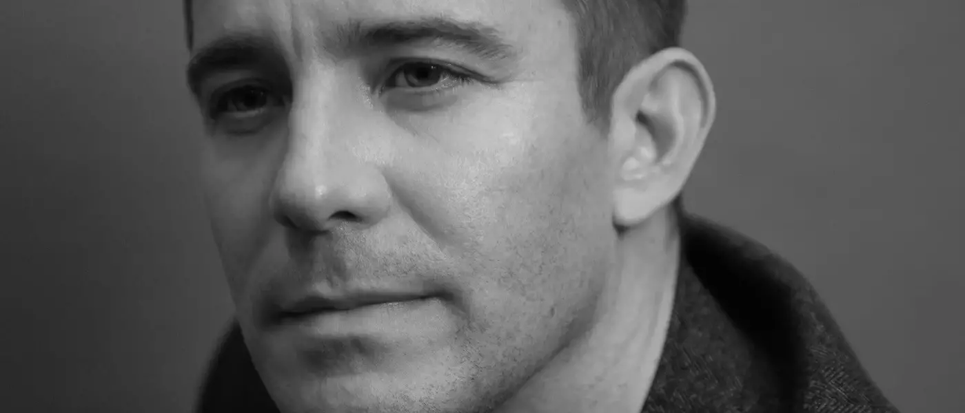 Luke Thompson's Perspective: Bridging Shakespearean Themes with 'Bridgerton' Charm