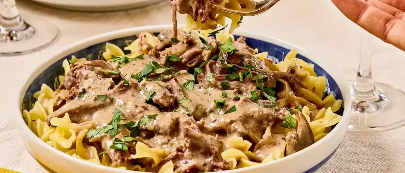 Slow-Cooker Beef Stroganoff: A Comforting Classic