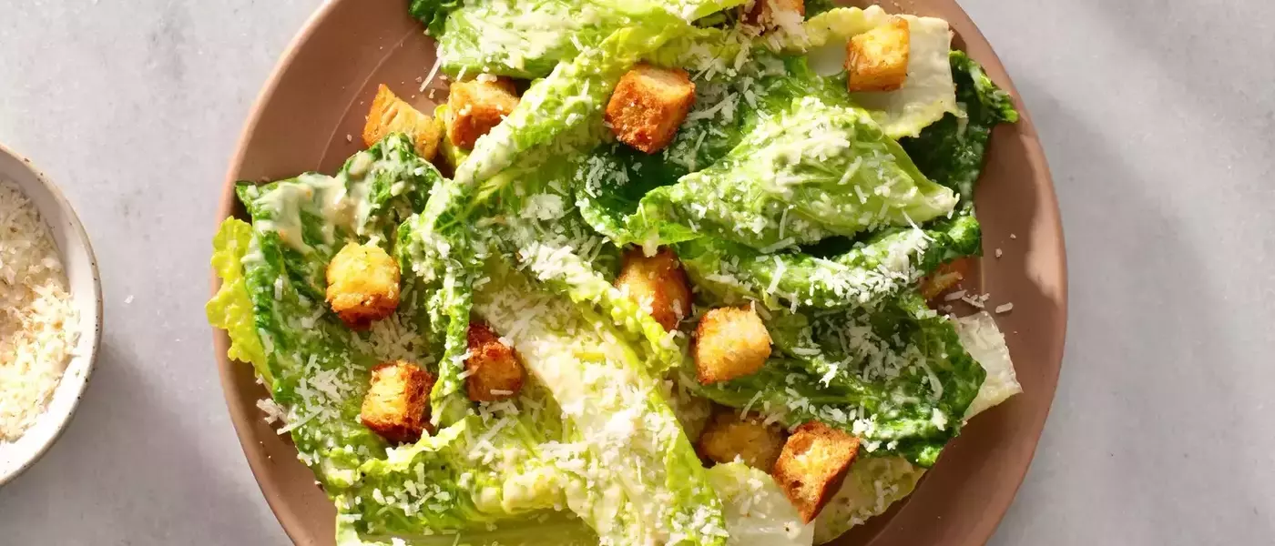 A Comprehensive Guide to Salad Greens: Varieties, Characteristics, and Culinary Uses