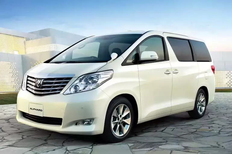 White Pearl Paint Peeling Issues Plague Nissan and Toyota Owners in Japan