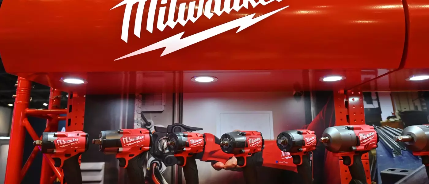 Milwaukee M18 LED Work Light: A Garage Essential for $40