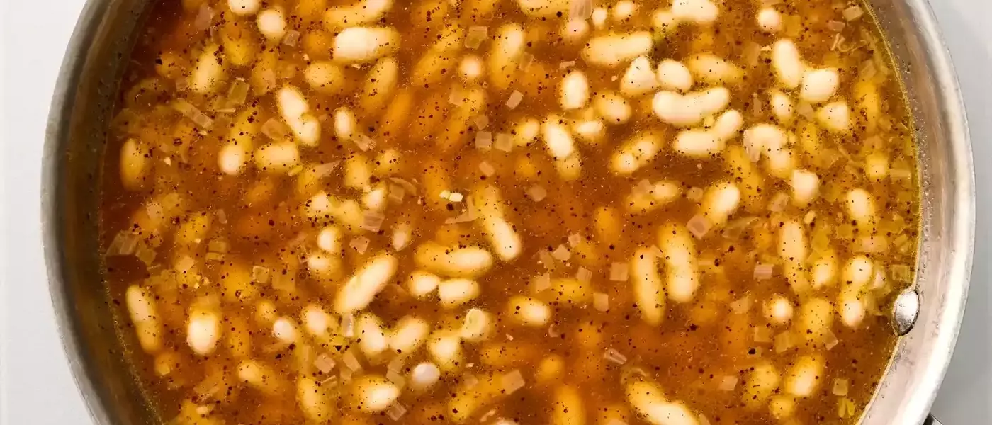 Speedy & Flavorful Cacio e Pepe White Bean Dish