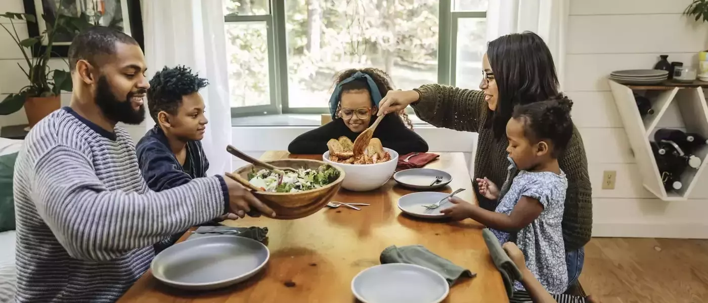 Nine Phrases to Avoid at the Dinner Table to Foster Healthy Eating Habits in Children