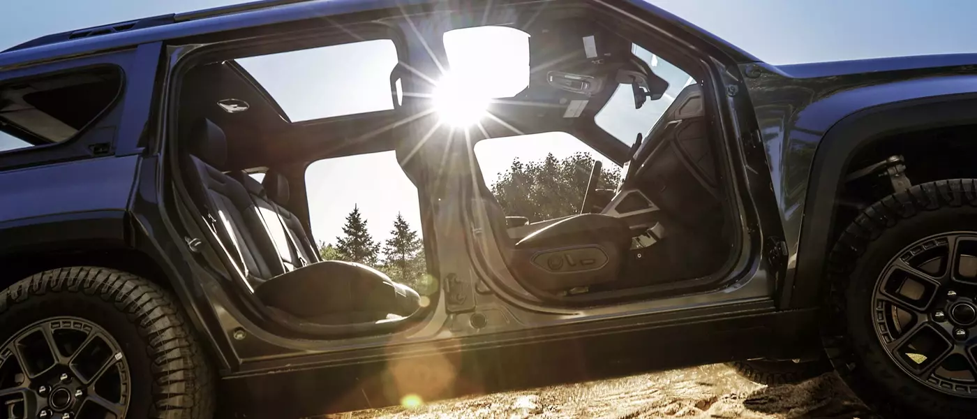 Jeep's Electric Recon: A Hidden Winch in the Frunk?
