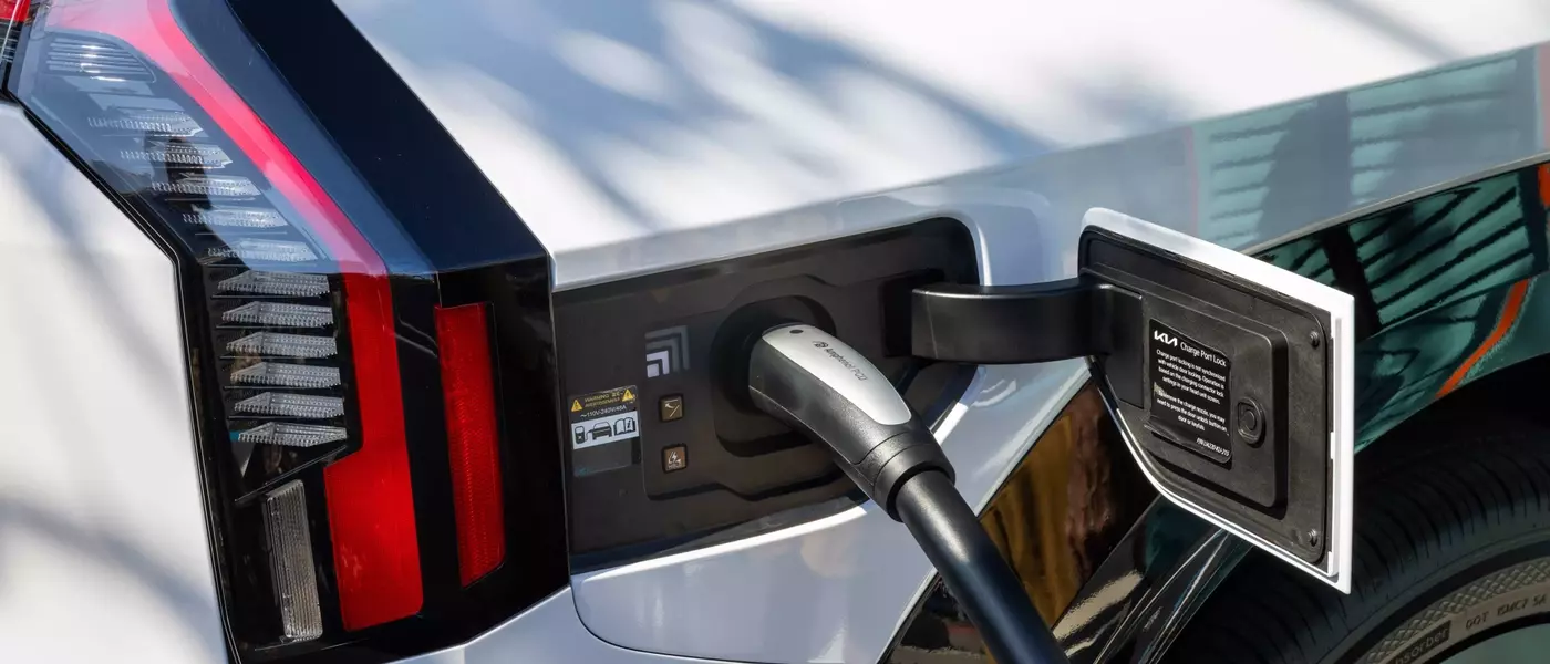 Rising Fuel Costs Drive US Consumers Towards Electric Vehicles