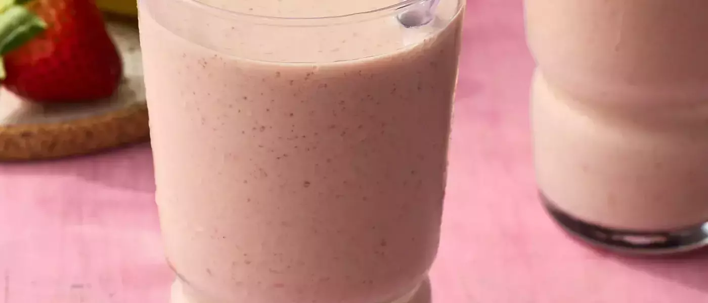 Revitalizing Strawberry-Passion Fruit Smoothie: A High-Protein Breakfast Boost