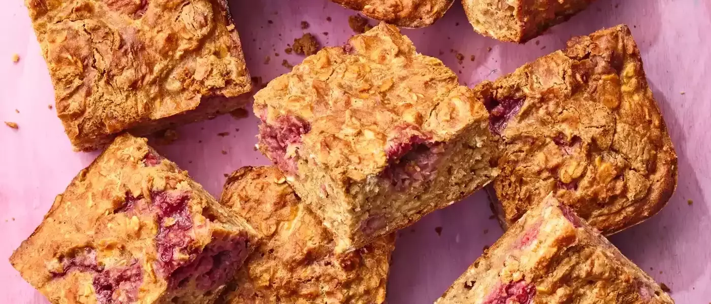 High-Protein Almond Butter & Raspberry Oatmeal Bars: A Nutritious and Delicious Treat