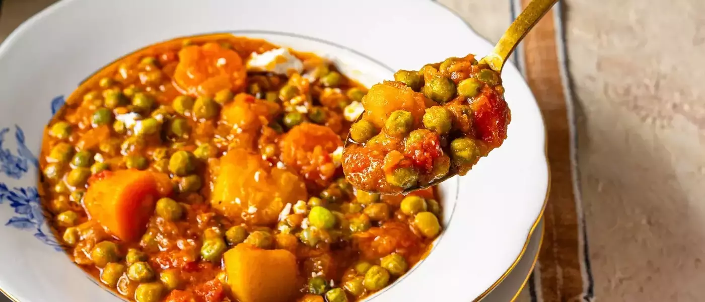 Arakas: A Greek Pea, Potato, and Carrot Stew