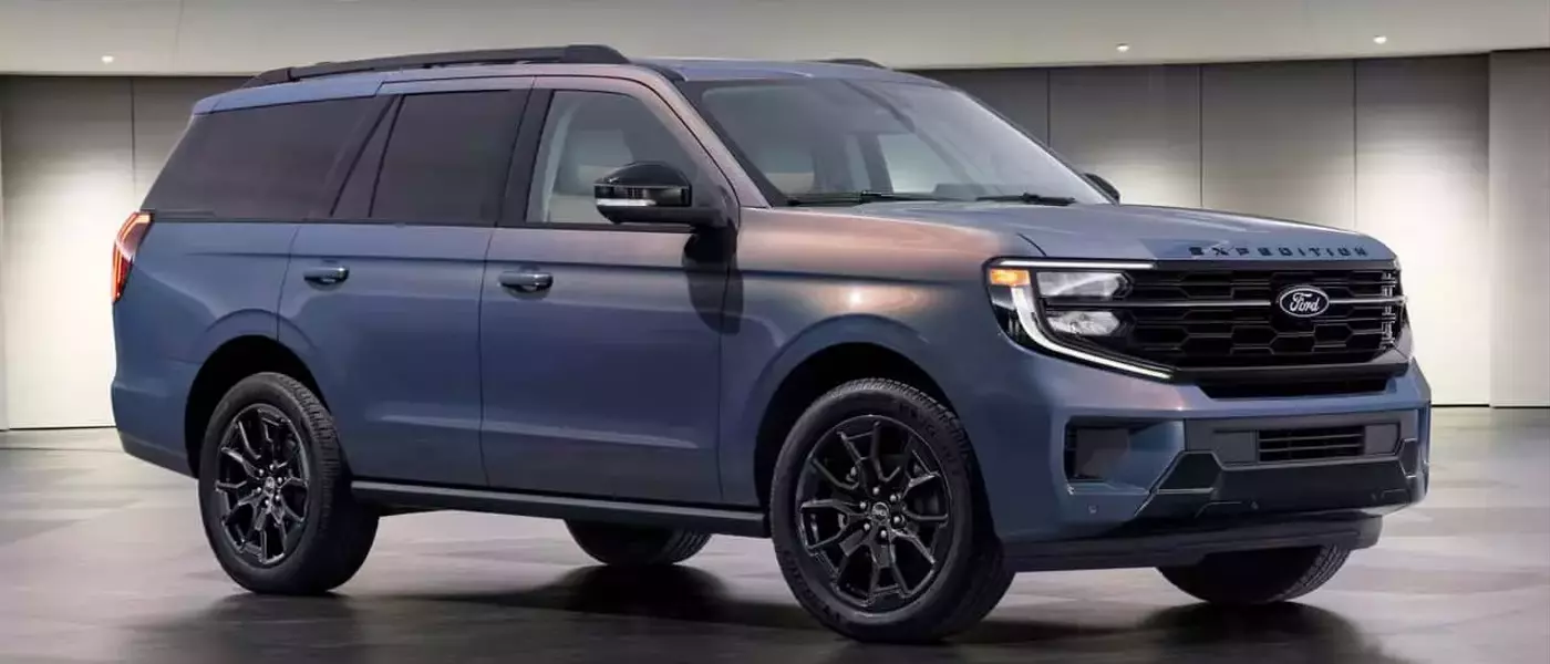 Ford Expedition Celebrates 30 Years with Special Edition Featuring Mustang Dark Horse Paint