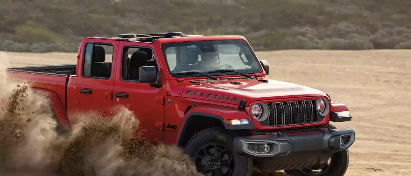 Jeep Gladiator to Reintroduce Manual Transmission, Challenging Toyota Tacoma's Dominance
