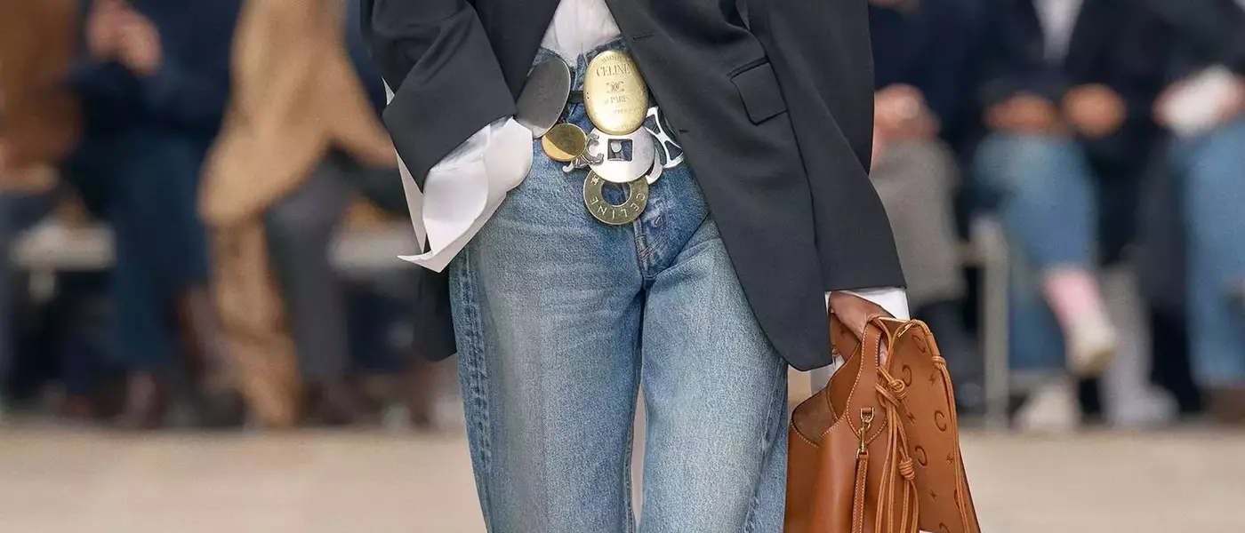 The Enduring Allure of 90s Cropped Jeans: A Style Resurgence