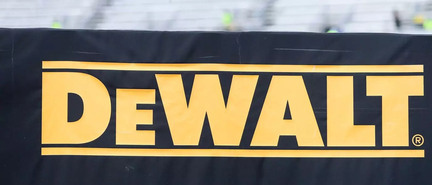 DeWalt's Durable 16-Inch Tool Bag: A Smart Investment for Professionals and DIY Enthusiasts Alike