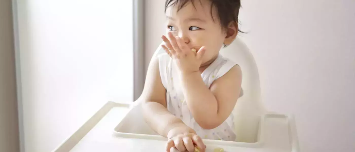 First Solid Foods for Babies Without Teeth