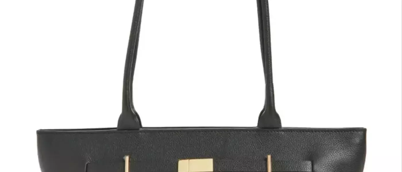 Anne Hathaway's Chic Shoulder Bag and Other Must-Have Spring Styles
