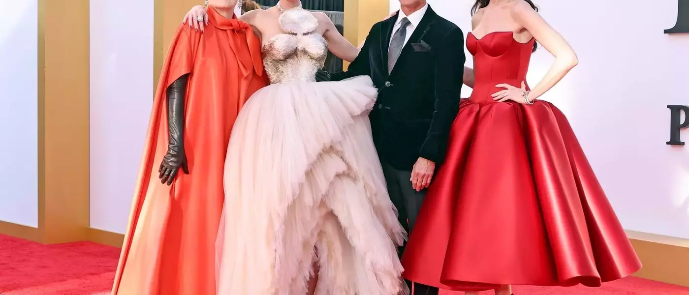 Anne Hathaway Channels Iconic Character at 'The Devil Wears Prada 2' Premiere